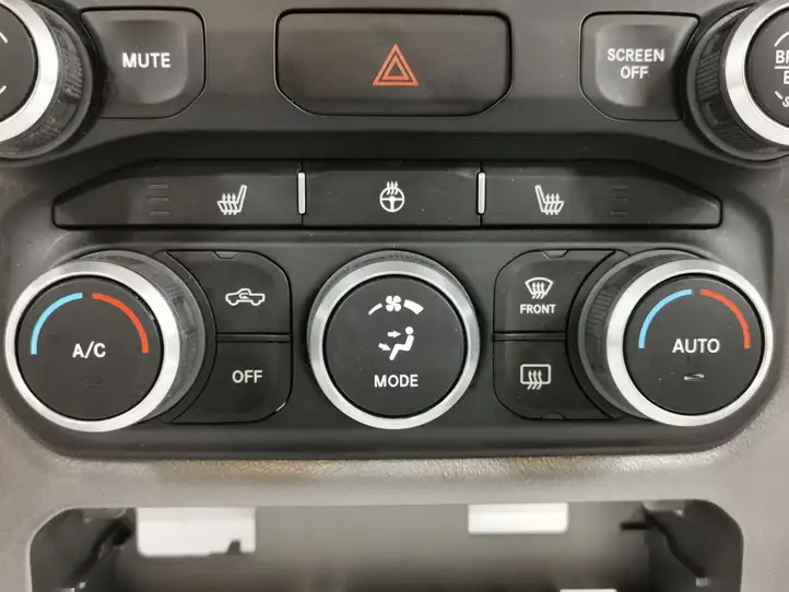 Dodge Ram (2018 - ) 68340286AC Центральная отделка панели приборов — фото 24