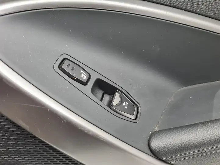 Hyundai Santa Fe (2012 - 2015) M02412W010 Обшивка задней двери — фото 3