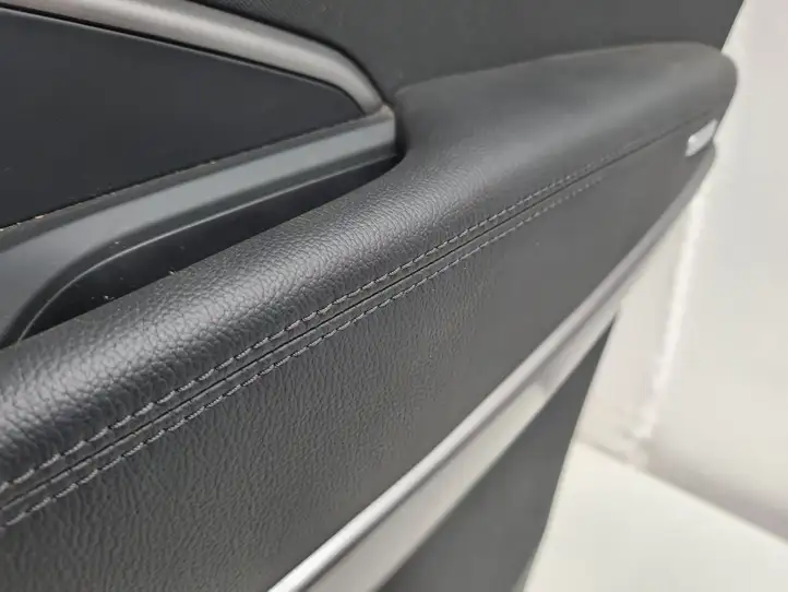 Hyundai Santa Fe (2012 - 2015) M02412W010 Обшивка задней двери — фото 4
