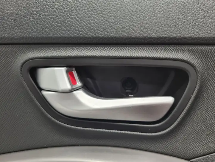 Hyundai Santa Fe (2012 - 2015) M02312W010 Обшивка задней двери — фото 2
