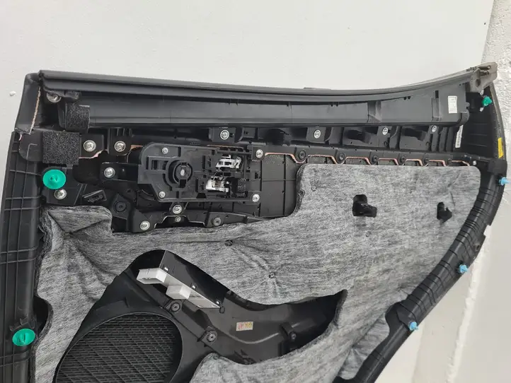 Hyundai Santa Fe (2012 - 2015) M02312W010 Обшивка задней двери — фото 7