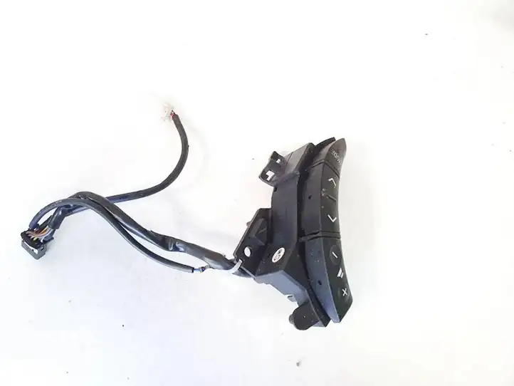 Toyota Previa (XR30, XR40) II (2000 - 2006) 75b037 Кнопки на рулевом колесе — фото 1