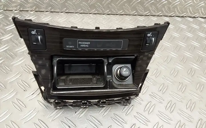 Toyota Avensis T270 (2012 - 2015) Передняя пепельница — фото 2