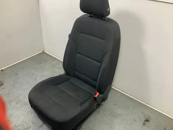 Volkswagen Golf VII (2013 - 2019) 5G0963555R Переднее сиденье пассажира — фото 1