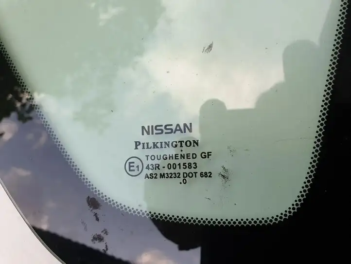 Nissan Note (E11) (2006 - 2014) 833009U000 Заднее боковое стекло — фото 2