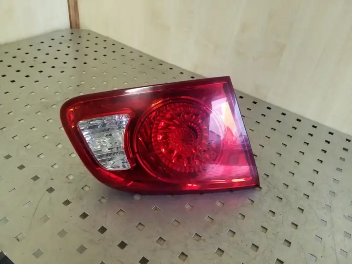 Hyundai Santa Fe (2005 - 2009) 924052B000 Задний фонарь в крышке багажника — фото 1