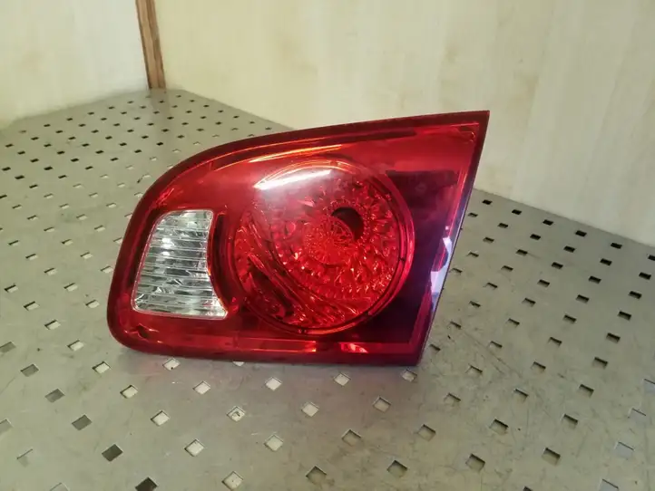 Hyundai Santa Fe (2005 - 2009) 924062B000 Задний фонарь в крышке багажника — фото 1