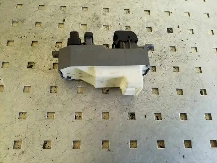 Toyota Yaris (2005 - 2009) Кнопка стеклоподъемников — фото 2