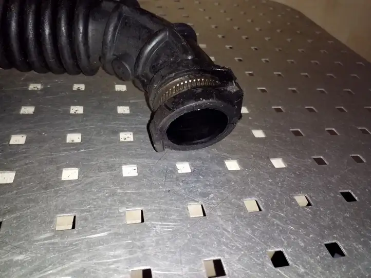 Nissan Note (E11) (2006 - 2014) 8200500383 Патрубок турбины — фото 3