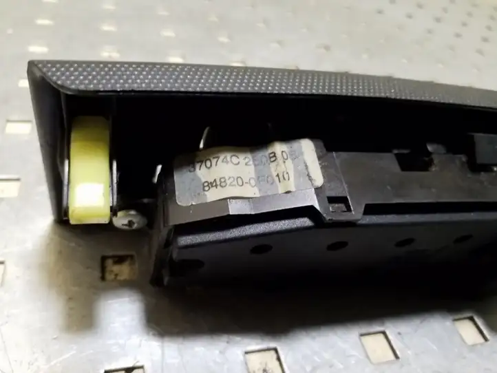 Toyota Corolla Verso E121 (2004 - 2007) 848200F010 Кнопка стеклоподъемников — фото 2