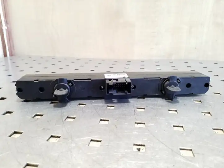 Opel Astra H (2004 - 2009) 03758075 Включатель аварийных фонарей — фото 2