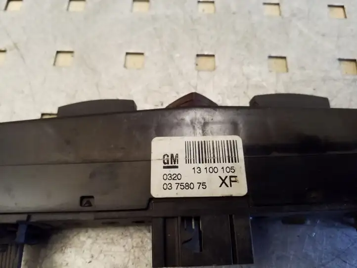 Opel Astra H (2004 - 2009) 03758075 Включатель аварийных фонарей — фото 3