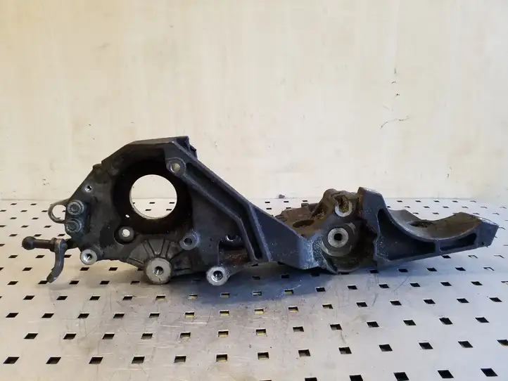 Skoda Octavia Mk2 (1Z) (2004 - 2013) 03L903143Q Кронштейн генератора — фото 5