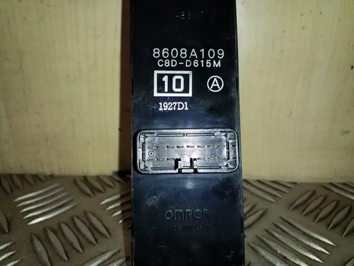 Mitsubishi Pajero (2006 - 2011) 8608A109 Блок кнопок стеклоподъемников — фото 5