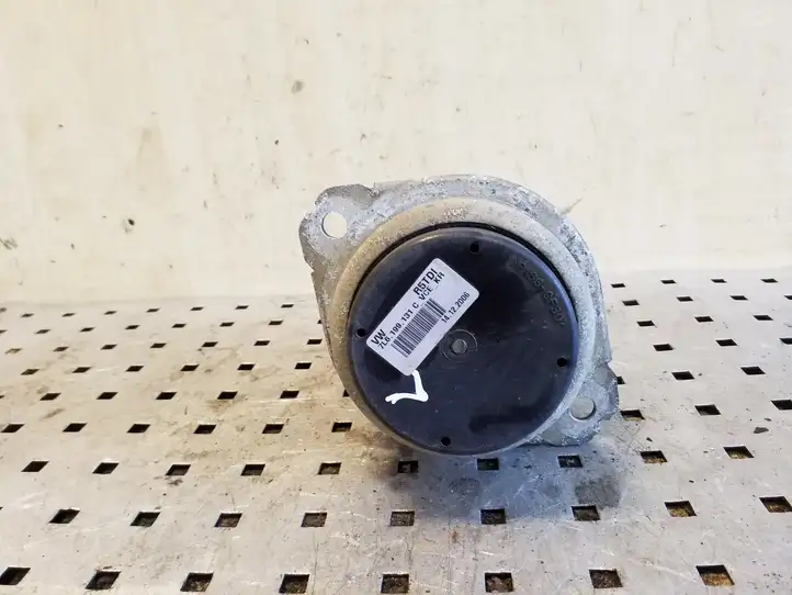 Volkswagen Touareg I (2002 - 2010) 7L6199131 Опора двигателя — фото 1