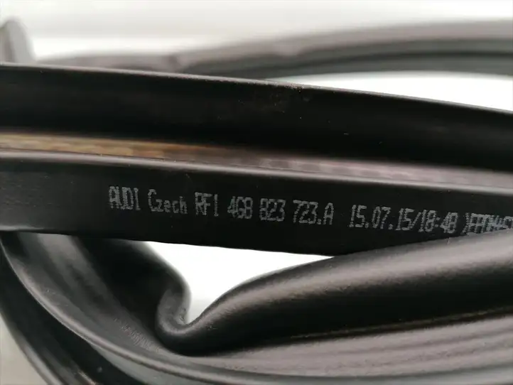 Audi A7 S7 4G (2014 - 2018) 4G8823723A Уплотнитель подкапотного пространства — фото 3