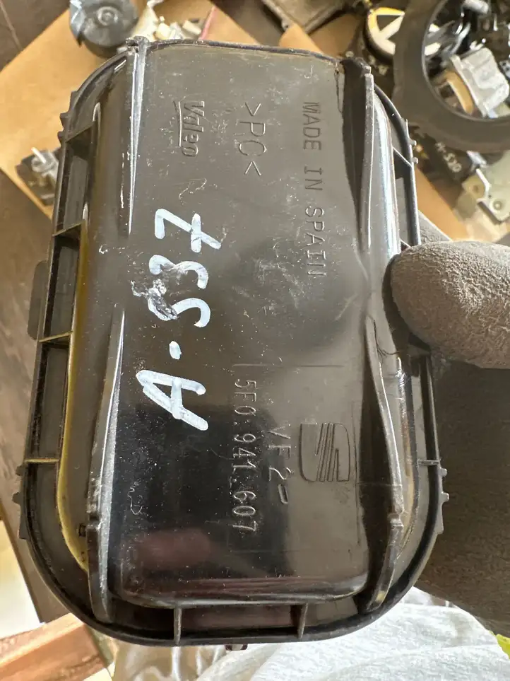 Seat Leon (5F) (2012 - 2019) 5F0941607 Запчасти передней фары — фото 2