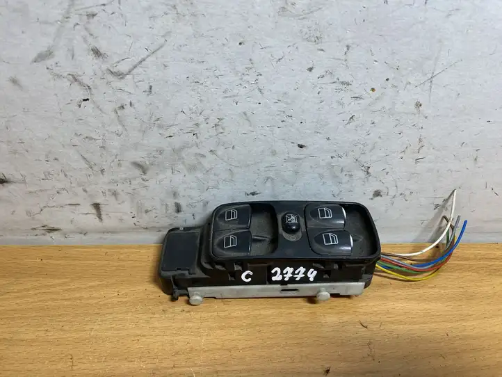 Mercedes-Benz C W203 (2000 - 2007) A2038210479 Блок кнопок стеклоподъемников — фото 1