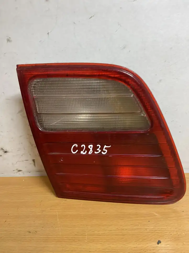 Mercedes-Benz E W210 (1995 - 2002) A2108202364 Задний фонарь в кузове — фото 1
