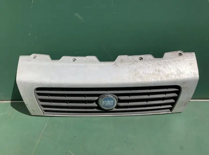 Buick Regal (2010 - 2016) 1308067070 Передняя решетка — фото 1
