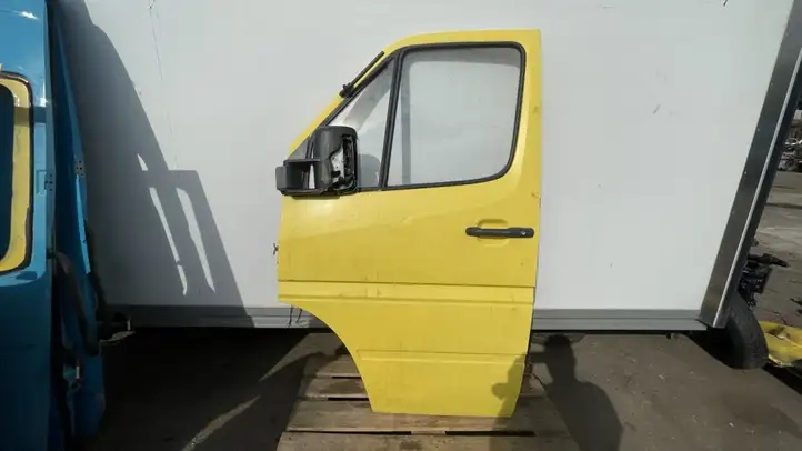 Mercedes-Benz Sprinter W901 W902 W903 W904 (1995 - 2007) 9017200305 Дверь — фото 1