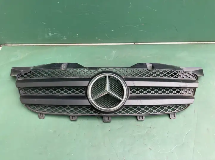 Mercedes-Benz Sprinter W906 (2006 - 2018) 9068800385 Передняя решетка — фото 1