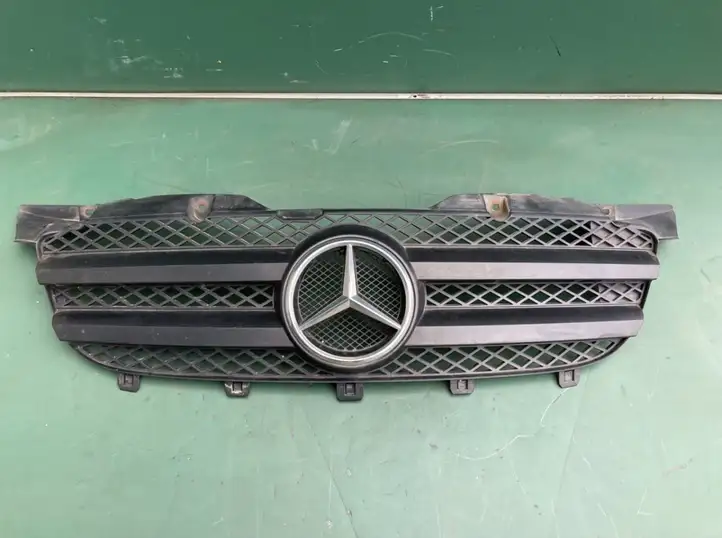 Mercedes-Benz Sprinter W906 (2006 - 2018) 9068800385 Передняя решетка — фото 1