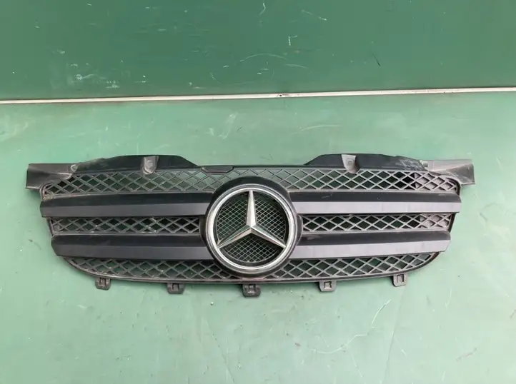 Mercedes-Benz Sprinter W906 (2006 - 2018) 9068800385 Передняя решетка — фото 1