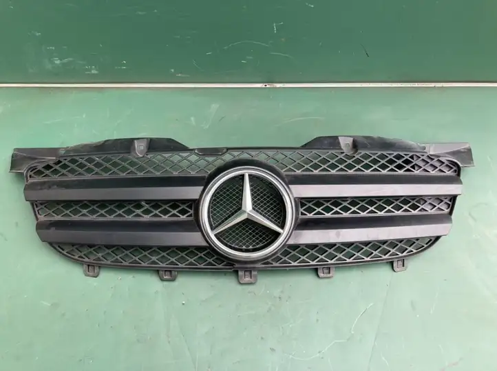 Mercedes-Benz Sprinter W906 (2006 - 2018) 9068800385 Передняя решетка — фото 1