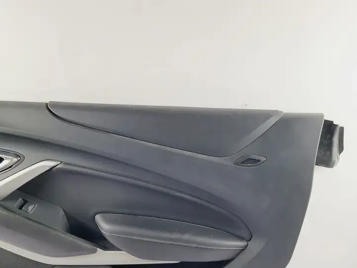 Chevrolet Camaro (2018 - ) 84282330 Обшивка передней двери — фото 4