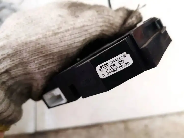 Toyota Avensis T250 (2003 - 2006) 8479005110d Кнопка обогрева стекла — фото 3