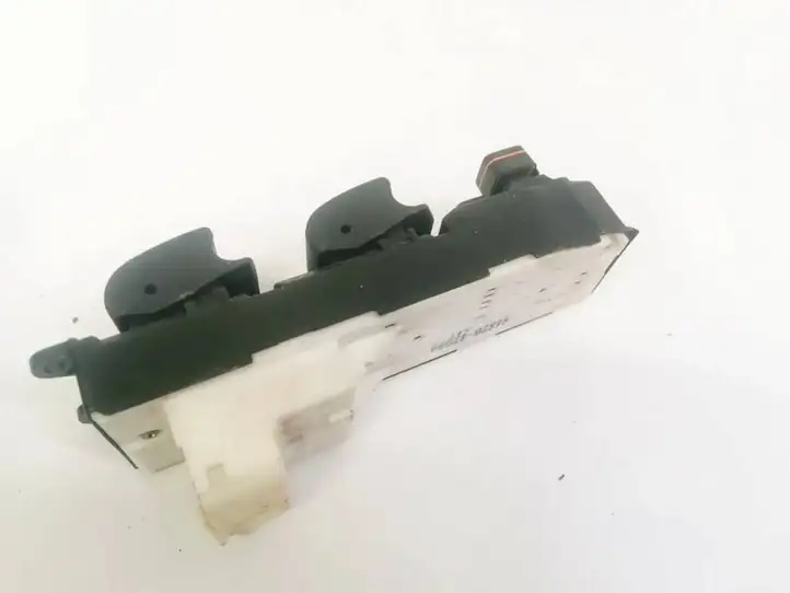 Toyota RAV 4 (XA20) (2000 - 2005) 8482042090 Блок кнопок стеклоподъемников — фото 2