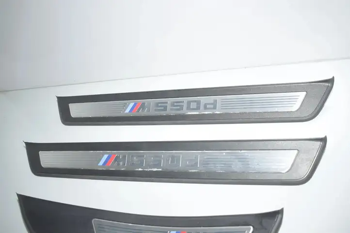 BMW 5 F10 F11 (2009 - 2016) Внутренняя обшивка порога (комплект) — фото 10