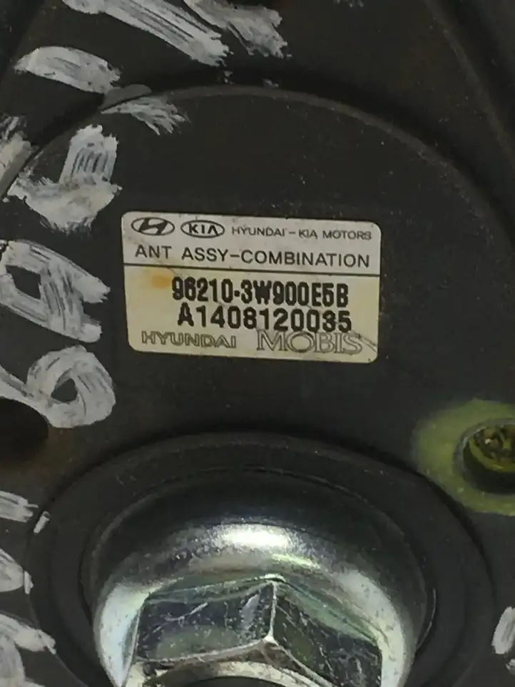 Kia Sportage (2010 - 2014) 962103W900E5B GPS антенна — фото 3