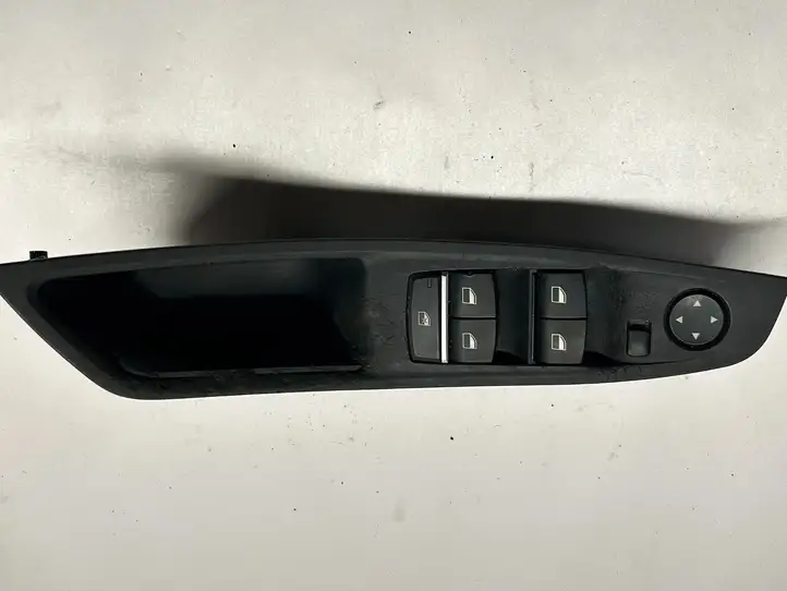 BMW 5 F10 F11 (2009 - 2016) 9238235 Блок кнопок стеклоподъемников — фото 1