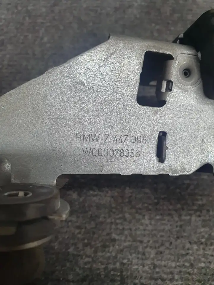 BMW 5 G30 G31 (2016 - ) 7447095 Замок заднего стекла — фото 3