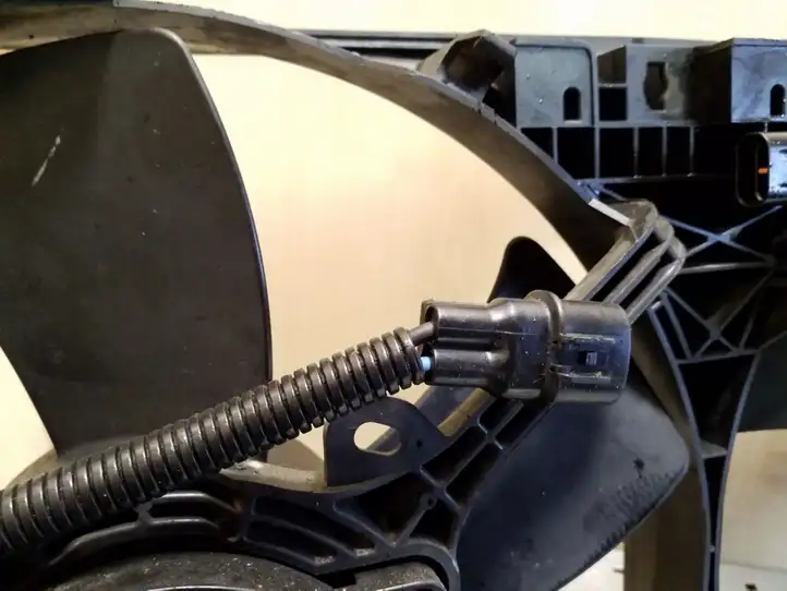 Mitsubishi Outlander (2007 - 2012) Дифузор радиатора — фото 4