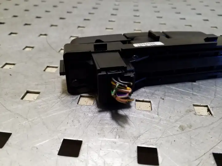 Opel Insignia A (2008 - 2017) 13324594 Включатель аварийных фонарей — фото 2
