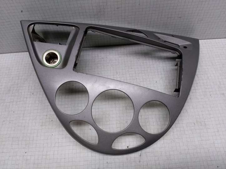 Ford Focus (1998 - 2004)  98ABA046A04AEW Отделочный щит панели (центральный)