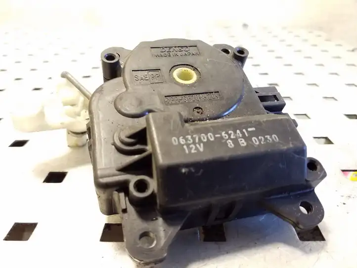 Toyota Avensis T220 (2000 - 2003) 0637006241 Двигатель задвижки потока воздуха — фото 2