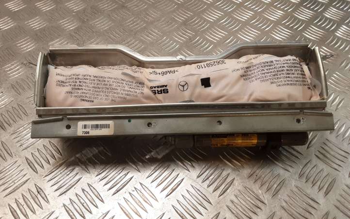 Mercedes-Benz C W204 (2007 - 2014)  2048602002 Подушка безопастности колен