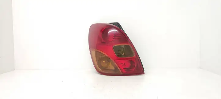 Toyota Corolla Verso E121 (2001 - 2004) 1827 Задний фонарь в кузове — фото 1