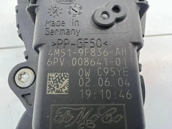 Volvo V50 (2004 - 2008) 4M519F836AH Педаль акселератора — фото 3