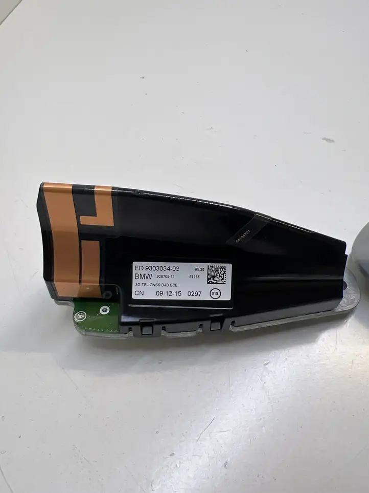 BMW 3 F30 F35 F31 (2012 - 2018) 925366703 Крышка GPS-антенны — фото 2