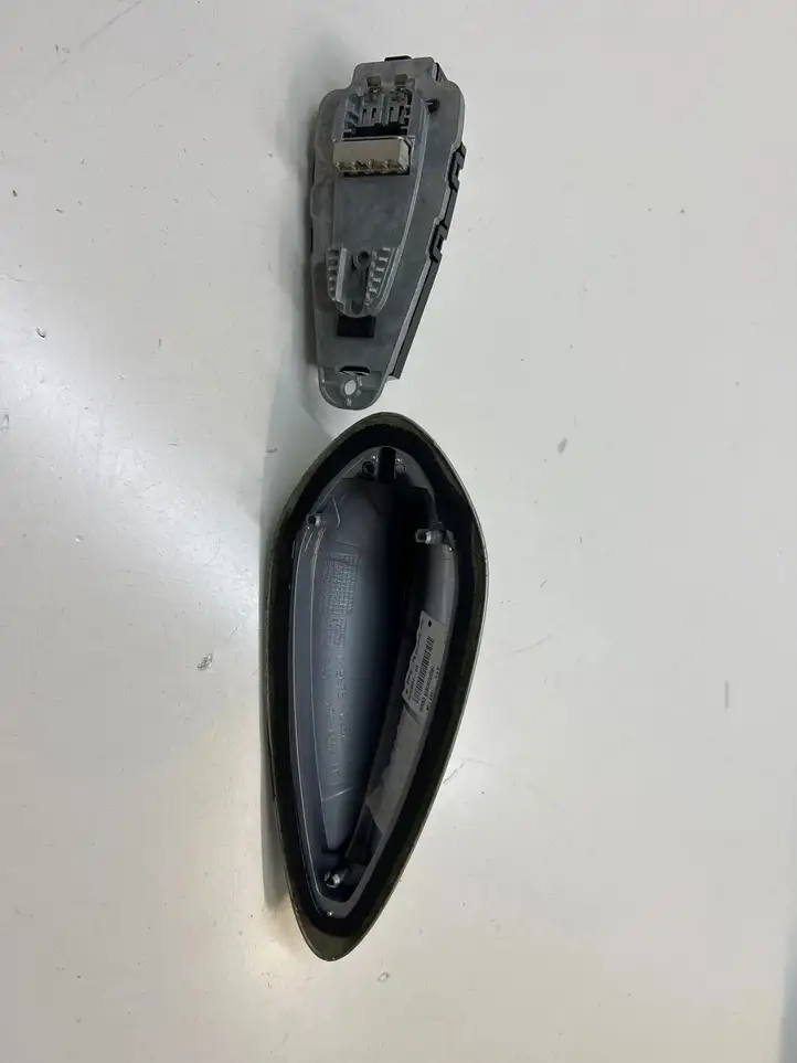 BMW 3 F30 F35 F31 (2012 - 2018) 925366703 Крышка GPS-антенны — фото 3