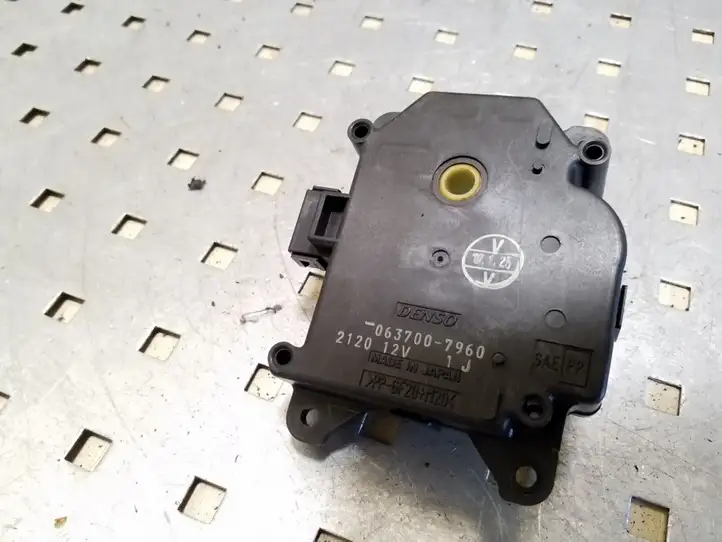 Toyota Prius (XW20) (2003 - 2009) 0637007960 Двигатель задвижки потока воздуха — фото 3
