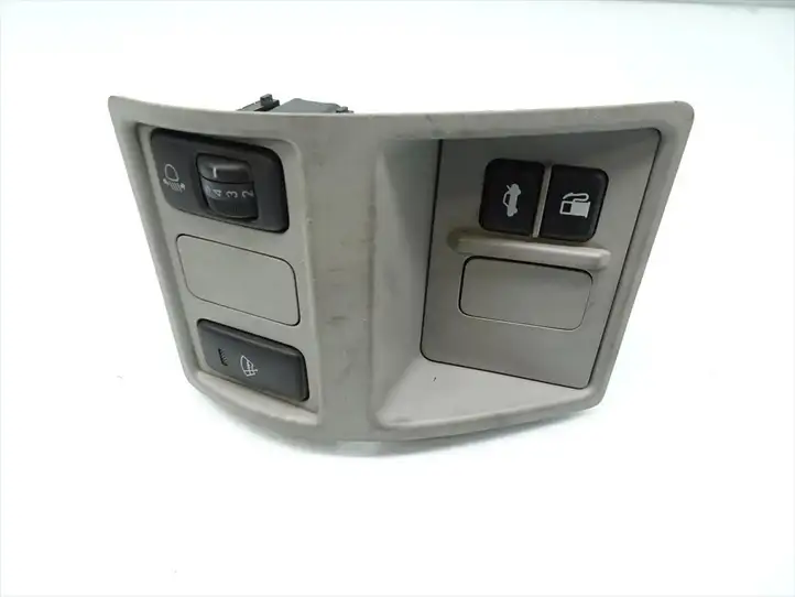 Lexus IS 220D-250-350 (2005 - 2010) Включатель открытия топливного бака — фото 1