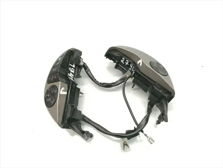 Toyota Prius (XW20) (2003 - 2009) F70CV142 Кнопки на рулевом колесе — фото 1