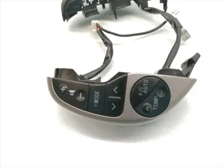 Toyota Prius (XW20) (2003 - 2009) F70CV142 Кнопки на рулевом колесе — фото 3