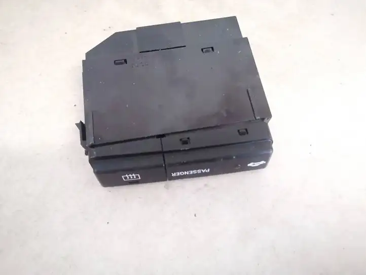 Toyota Avensis T250 (2003 - 2006) 8479005110d Кнопка обогрева стекла — фото 1